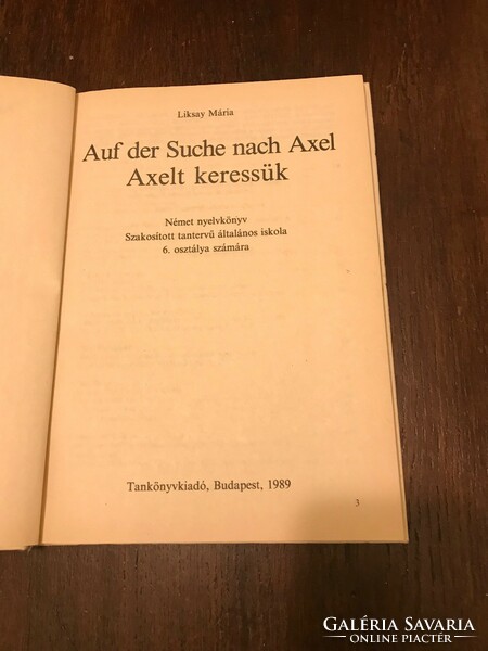 Liskay Mária: Auf der Suche nach Axel Axelt keressük címmel német nyelvkönyv.