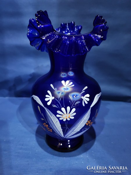 Glass vase with ruffled edge antique broken flower decor