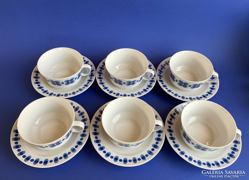 Blue piri tea set in Alföldi display case