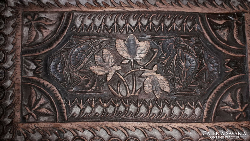 Antik gyönyörű Népművész fa dúsan faragott ékszertartó virágos díszdoboz - 19 x12x6 cm képek szerint