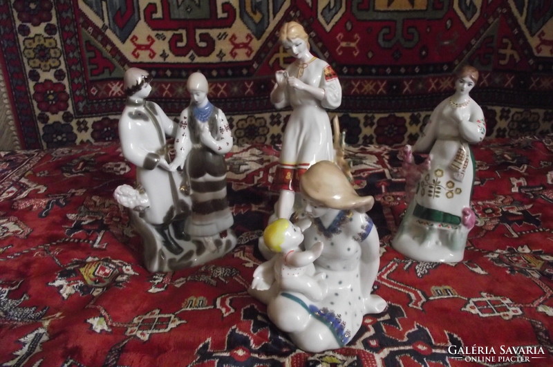 Orosz " Polonne " porcelán figurák.