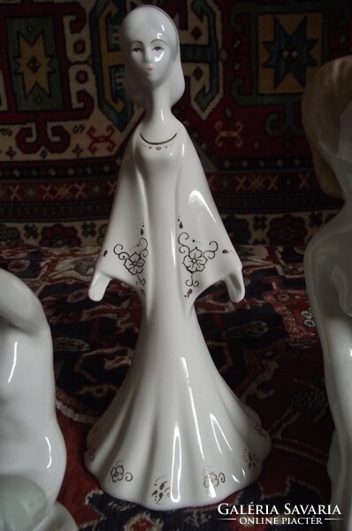 Aquincum porcelain figurines, vases.