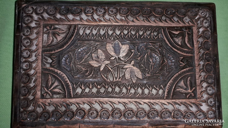 Antik gyönyörű Népművész fa dúsan faragott ékszertartó virágos díszdoboz - 19 x12x6 cm képek szerint