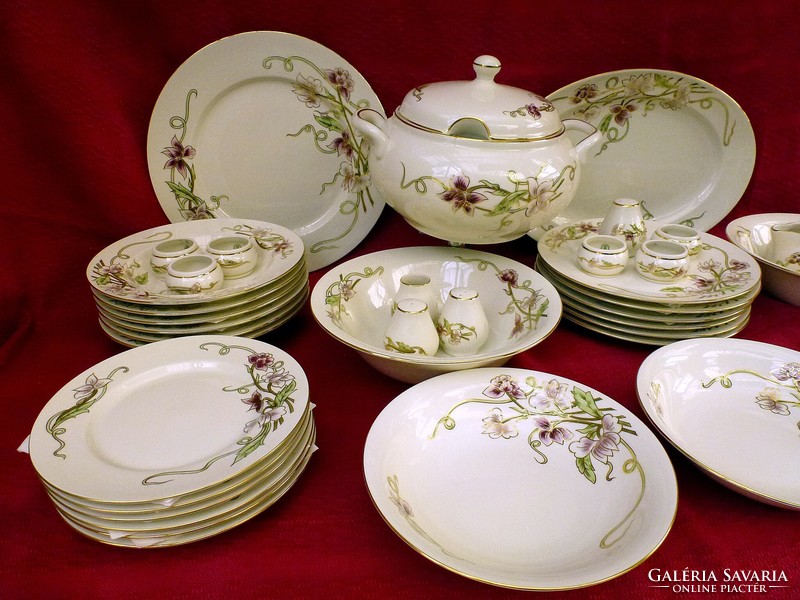 Zsolnay porcelain 