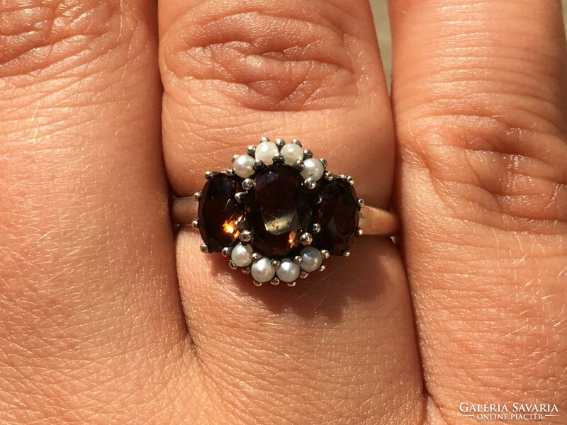 Women's silver ring with brown stones and pearls