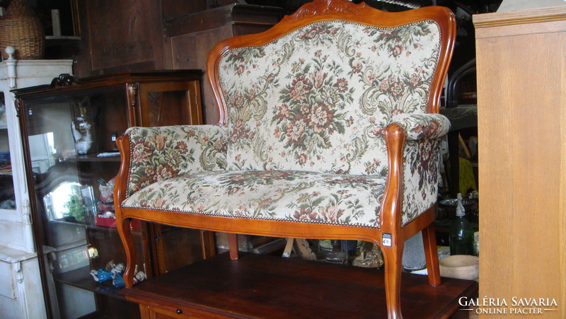 Small neo-baroque sofa, double-sided.