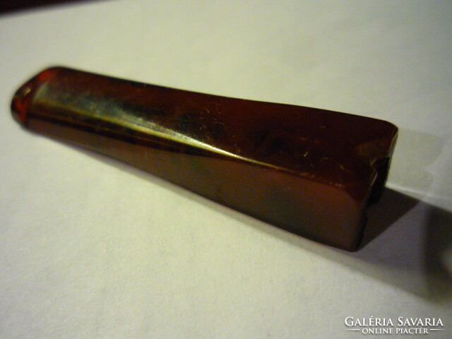 Antique women's cigarette butt in case 190210