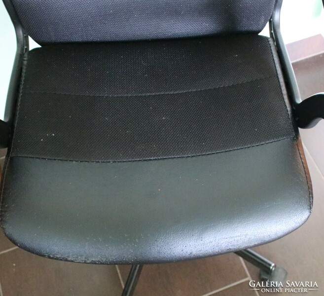 Swivel chair called Ikea Fingal, with armrests - adjustable height