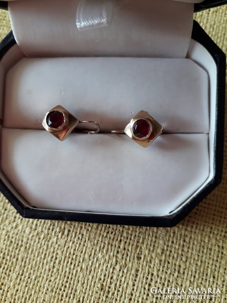 Gold earrings with a ruby stone