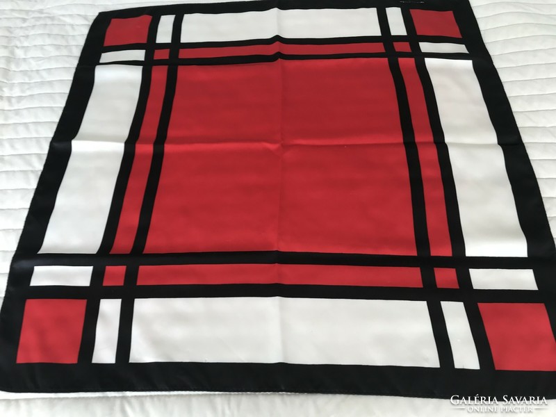 Shawl made with red, white and black colors, 54 x 54 cm