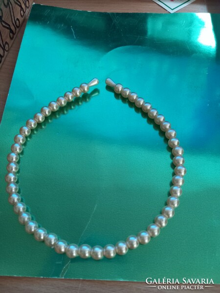 Classic white pearl necklaces