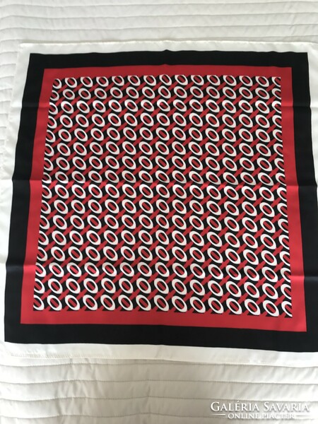 Absztrakt mintás kendő piros-fehér-fekete színekkel, 55 x 55 cm