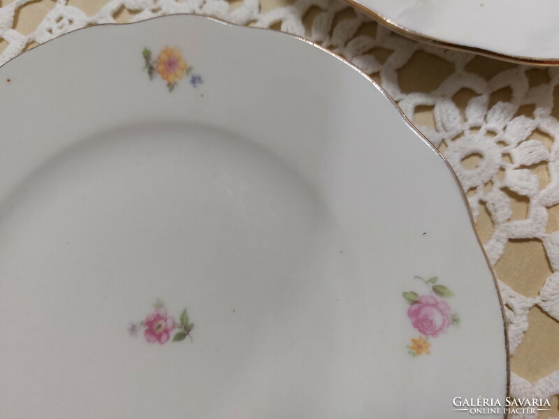 Zsolnay, szép virágos porcelán süteményes tányérok arany széllel