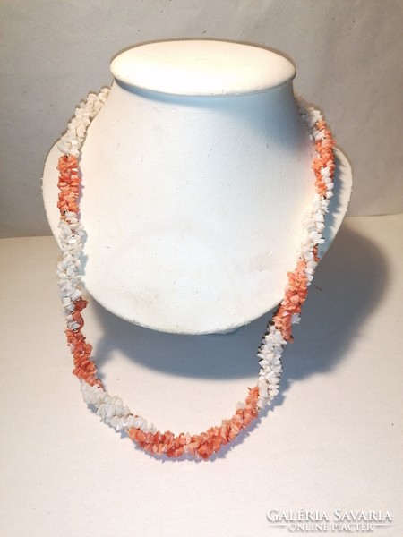 Coral necklace (321)