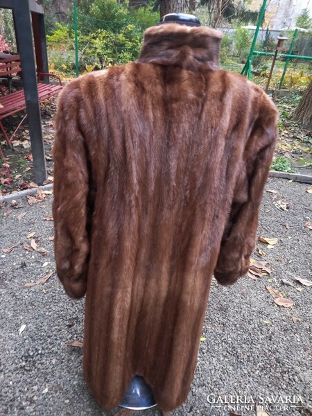 Elegant women's vintage winter real fur coat: mink fur in very good condition (l)