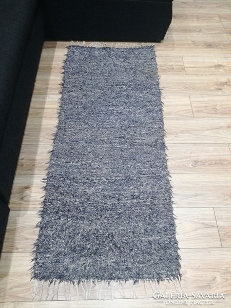 Hand-knotted rag rug