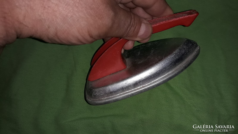 Metal toy iron with vinyl handle from an old sheet metal factory, 14 cm according to the pictures