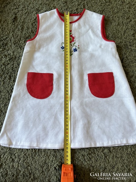 Retro girl's dress, in new condition, with hand embroidery