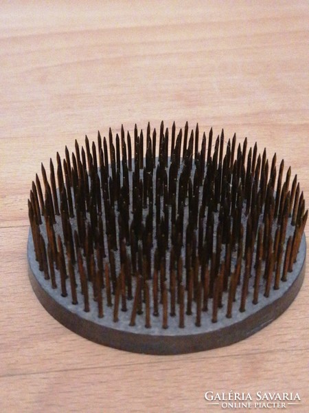 Lead brush with copper spikes