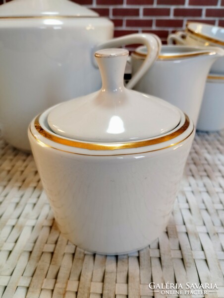 Aranyszegélyű Alföldi porcelán kávéskészlet