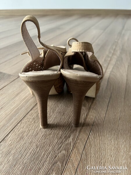 High-heeled leather sandals in beige color