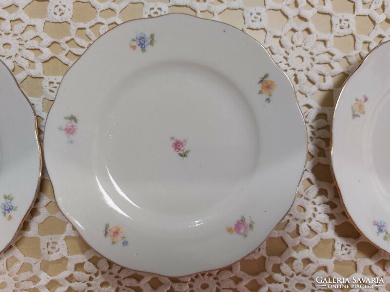 Zsolnay, szép virágos porcelán süteményes tányérok arany széllel