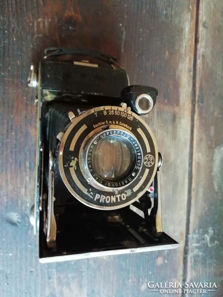 Bettax 1931 camera, in good condition for its age, hand-held camera with accordion, photo machine