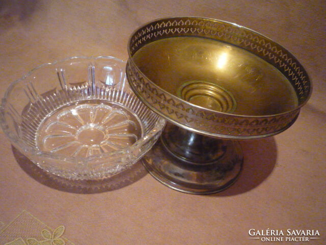 Metal tray with base, with glass insert