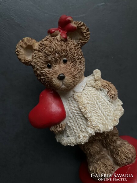 Vintage teddy bear with heart, beautifully crafted polyresin ornament