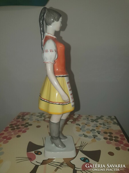Hollóházi népviseletes lány porcelán figura 30 cm