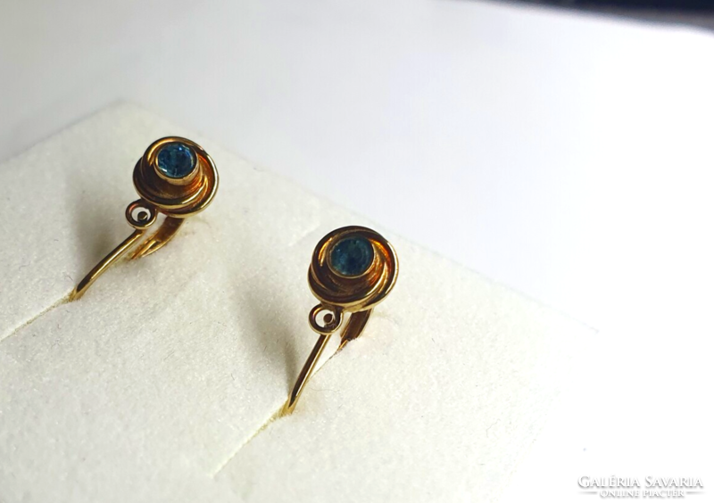 Earrings with blue stones