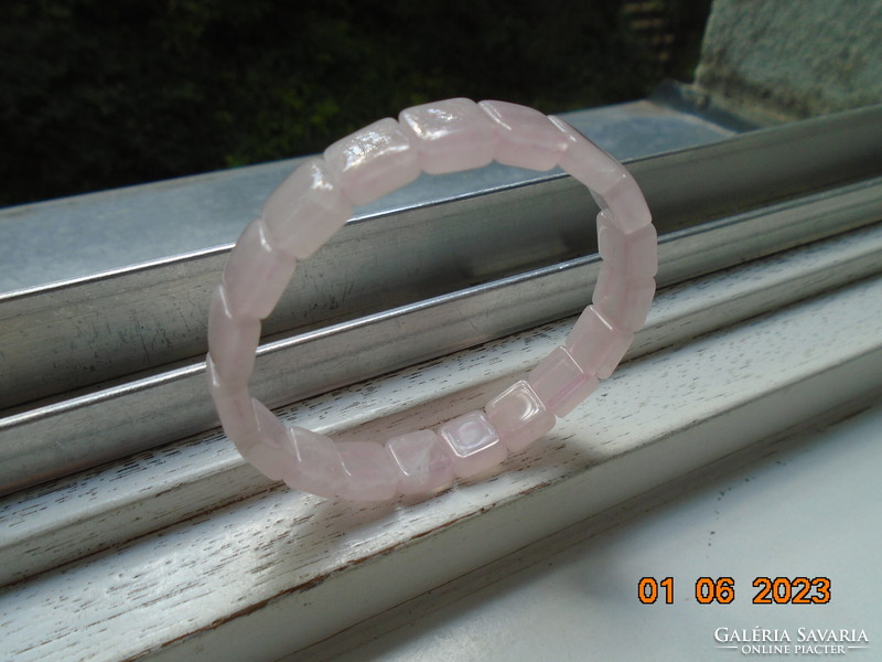 Bracelet made of 18 polished, faceted square flat elements of rose quartz