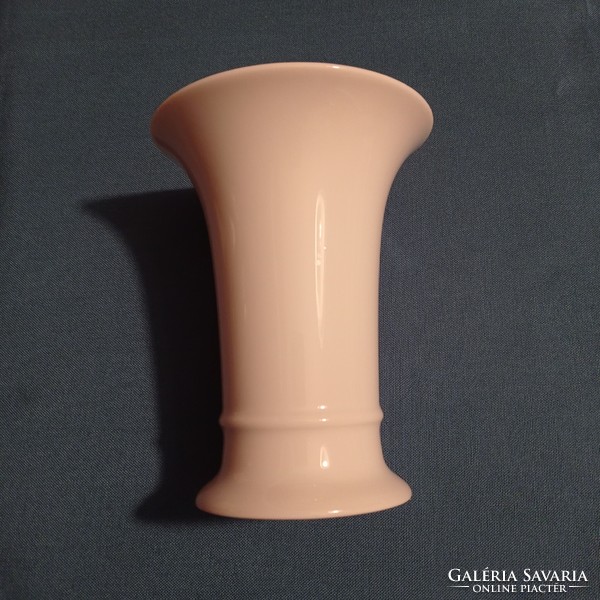 Minimalist kaiser snow white vase, 15 cm high