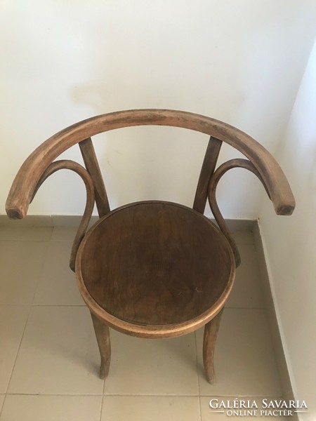 Hajlított karfás szék,XX. szd. első fele. Thonet jellegű/ stílusú szék.Jelzés nélkül. 2 db