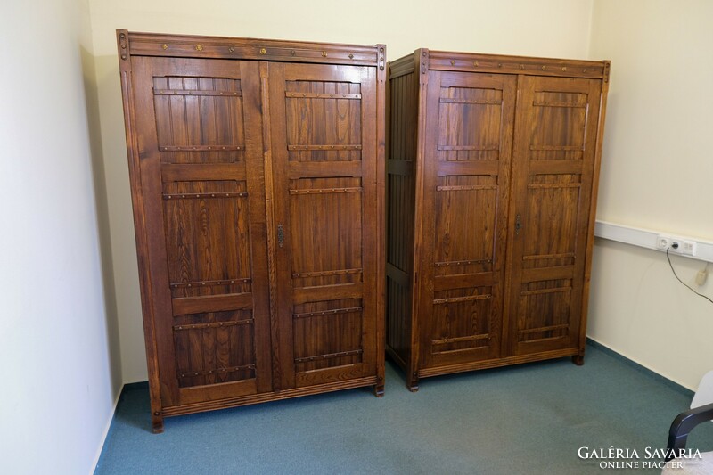 Pair of antique wardrobes from the xx. From the beginning of the century (restored)