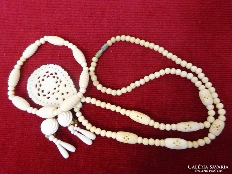 Bone effect - butter colored - bijou necklace, bracelet and earrings. Jokai.