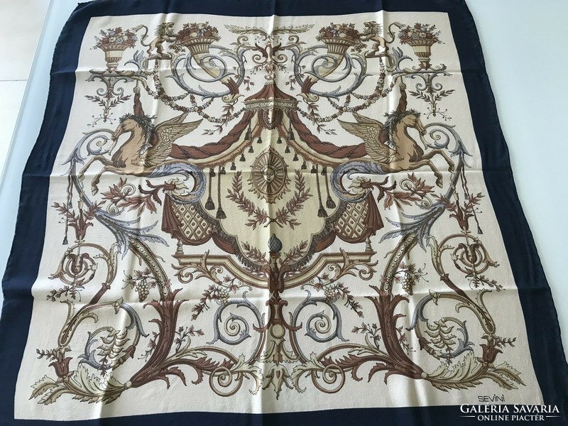 Vintage Sevini selyemkendő Pegazusokkal és bőségszerukkal, 82x80 cm