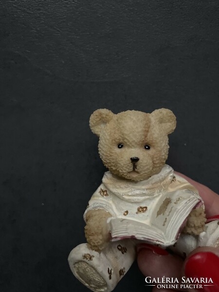 Vintage reading teddy bear, beautifully crafted polyresin ornament