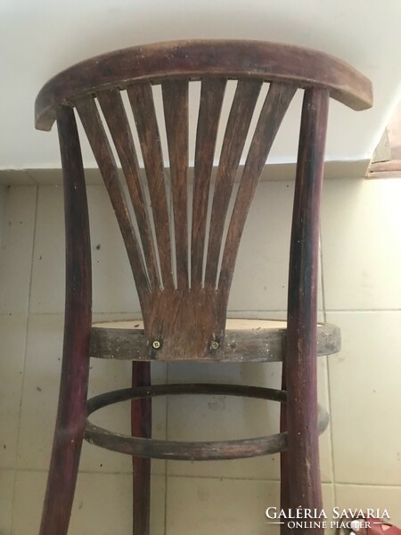 Thonet jellegű / stílusú szék. Jelzés nélkül. XX. szd. első fele.