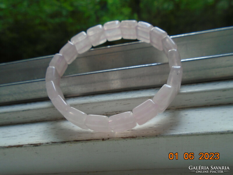 Bracelet made of 18 polished, faceted square flat elements of rose quartz