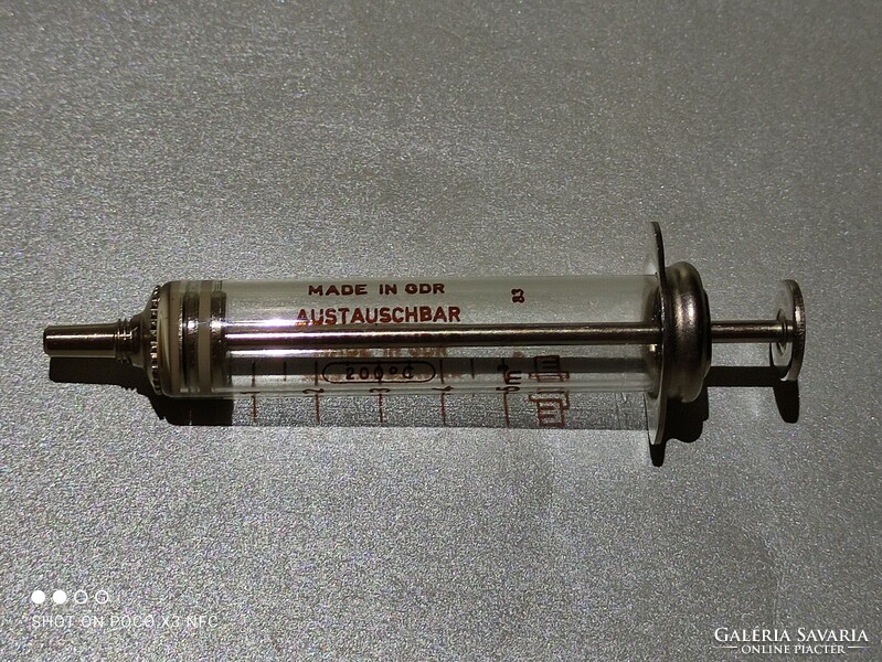 LEÁRAZTAM NAGYON! Vintage német hőálló üveg krómozott fém orvosi injekciós fecskendő 5 cm3