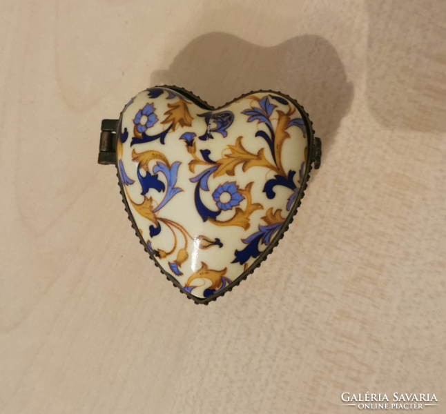 Heart-shaped porcelain jewelry holder Portuguese design