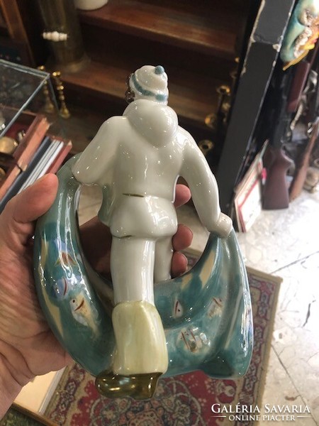 Szovjet porcelán halász figura, 20 cm-es nagyságú.