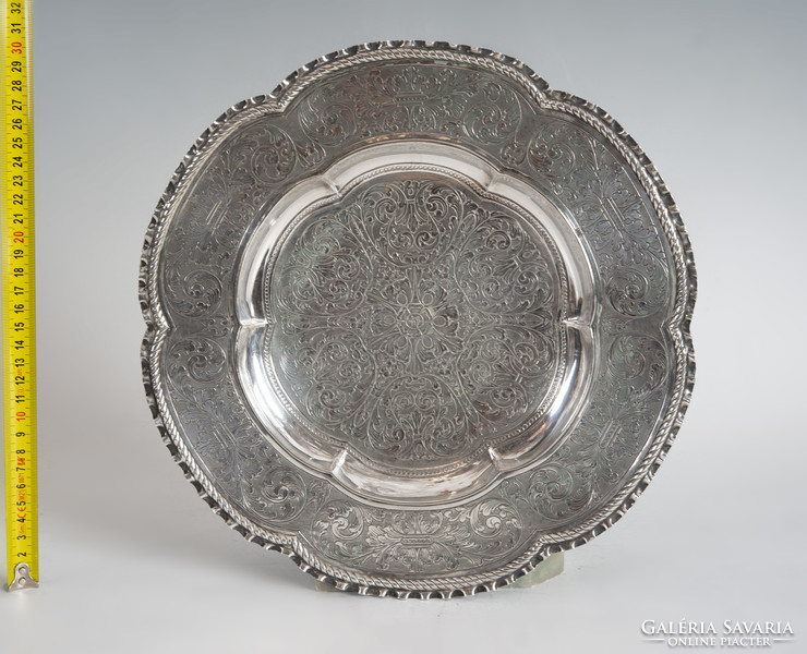 Silver bowl with acanthus leaves