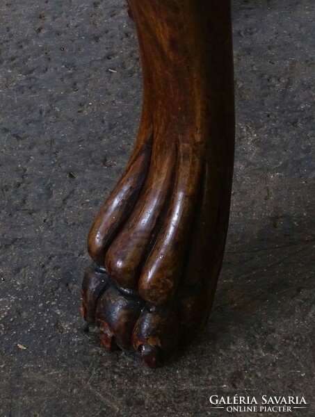 1O112 antique small carved lion legs coffee table round table