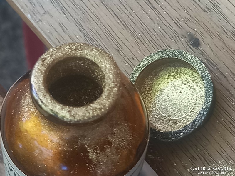 Gold dust for art object restoration