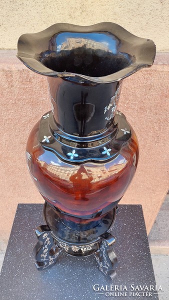Régi, keleti lakk váza aprólékos gyöngyház díszítéssel, festménnyel, 85 cm
