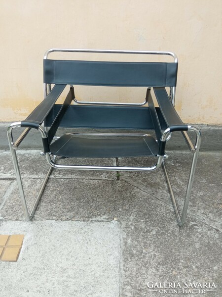 Bauhaus design Wassily szék, Marcel Breuer terv, szép állapotban, bőrrel kárpitozva