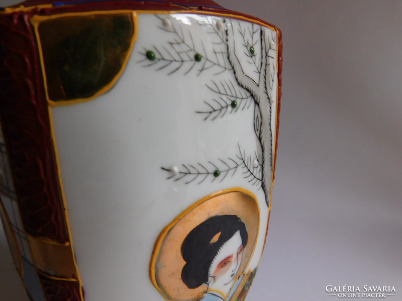 Japán satsuma váza gésaportrékkal 16 cm
