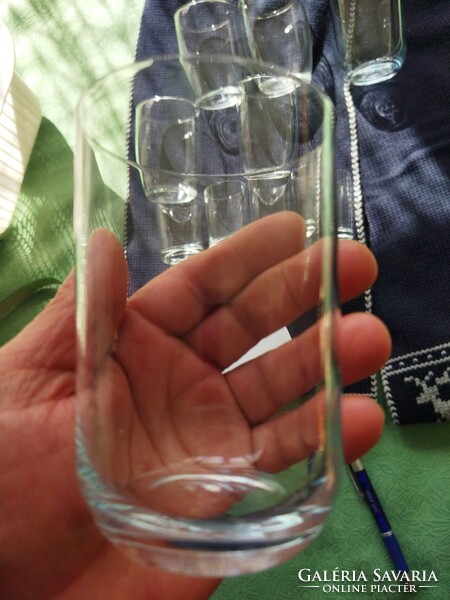Különböző méretű üveg poharak 10 db egyben
